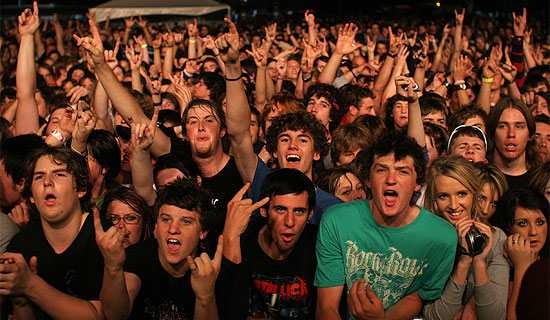 Involving the crowd in the party...the democratization of DJ-ing?